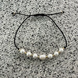 Handmade freshwater pearl bracelet one size and stainless steel gold.